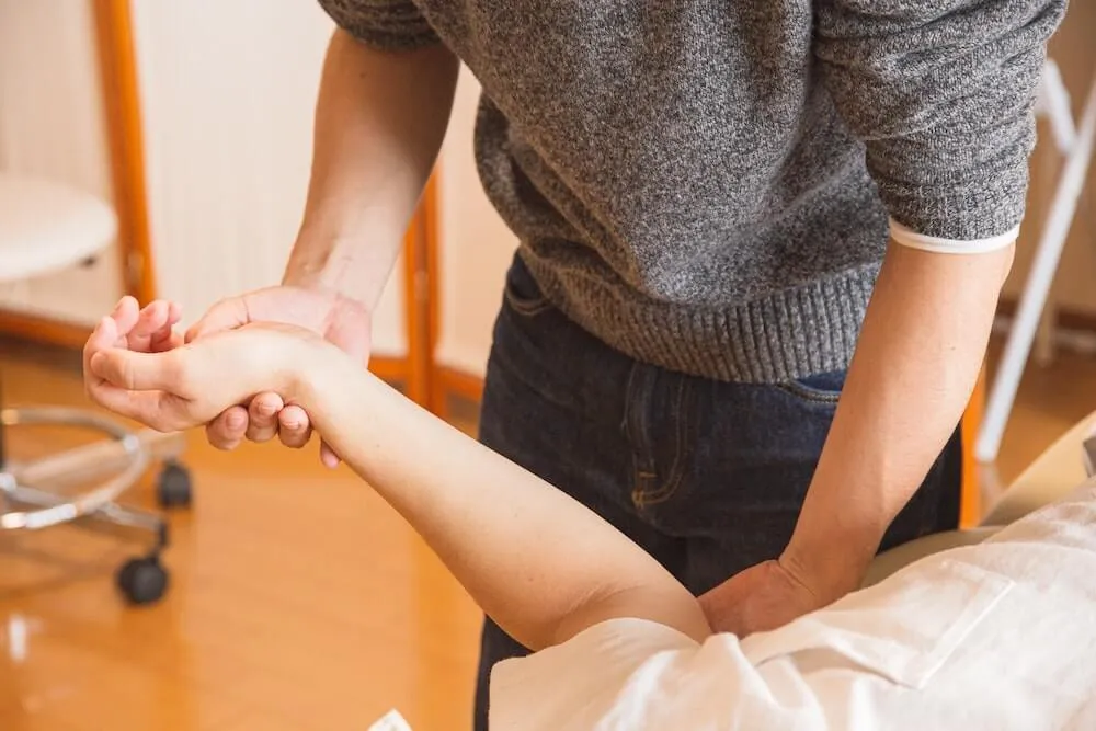 手肘外側痛不一定是網球肘｜手肘外側韌帶損傷